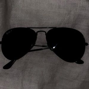 Ray Ban’s RB3025 All-Black Polarized